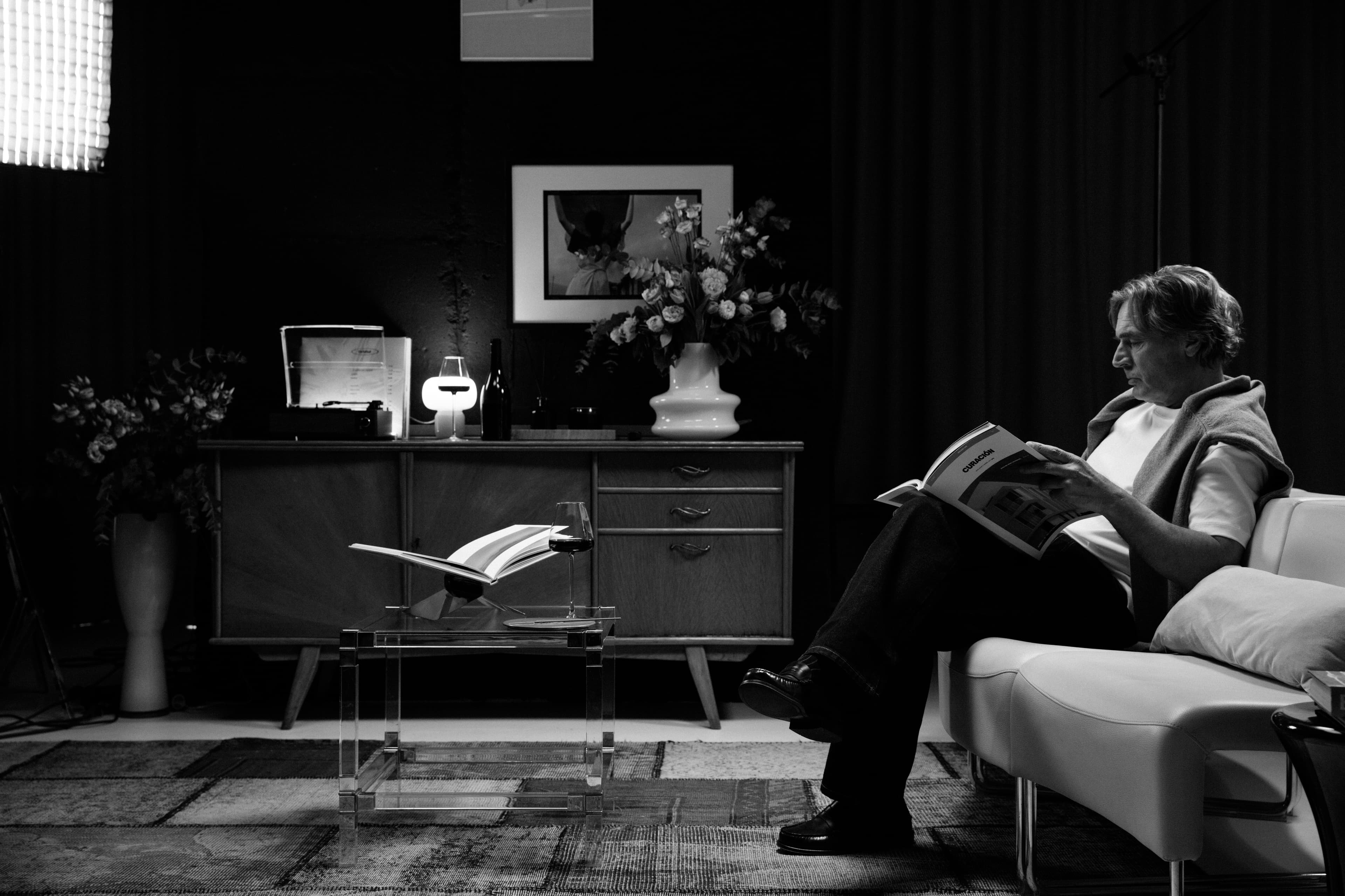 The client sitting at his home reading about Komo from the journal.